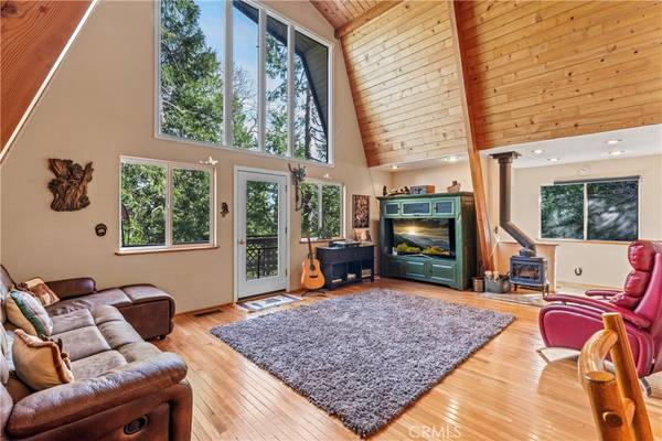 1289 Aleutian DR, Lake Arrowhead, CA 92352