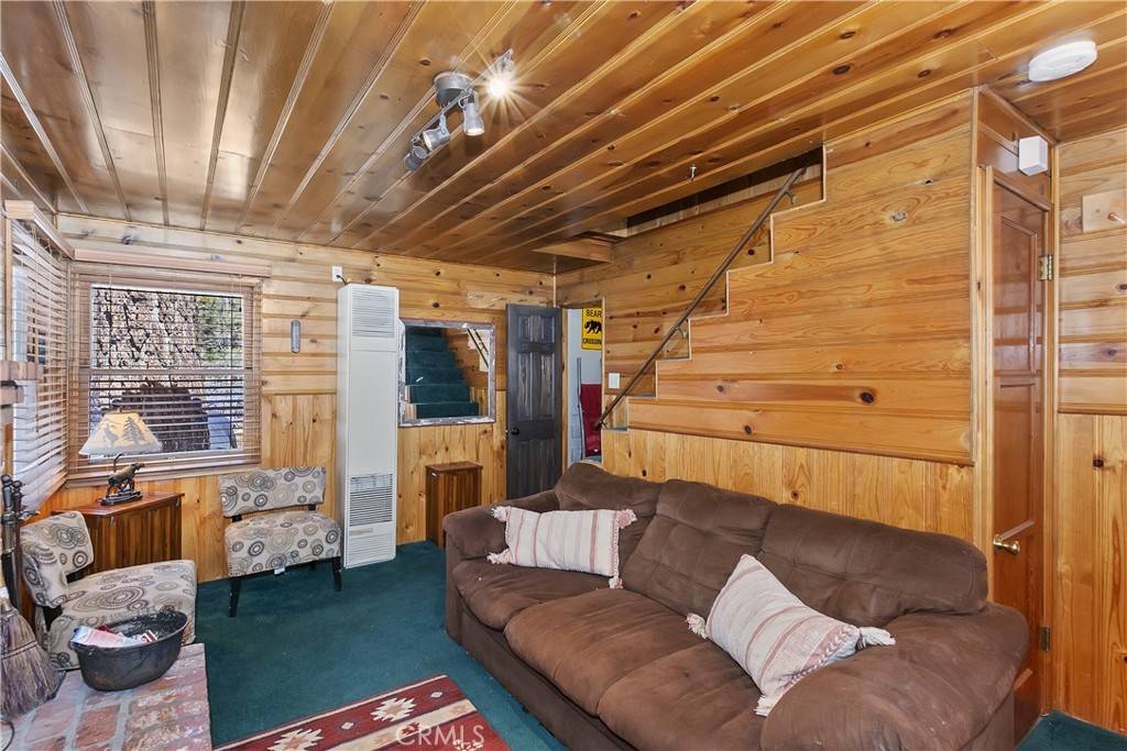 Big Bear City, CA 92314,982 Villa Grove AVE