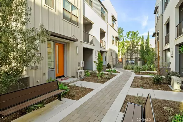 Ontario, CA 91764,964 N Divino Privado #52