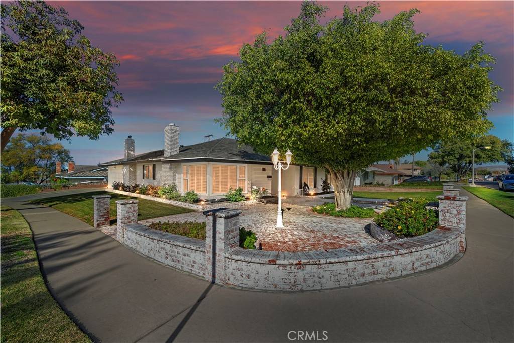 235 E Hacienda DR, Corona, CA 92879