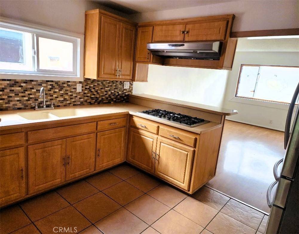 Hawthorne, CA 90250,5174 W 135th ST