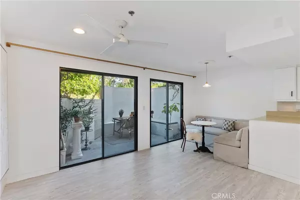 Palm Springs, CA 92262,874 N Village Square N