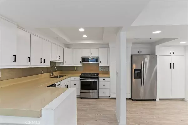 Palm Springs, CA 92262,874 N Village Square N