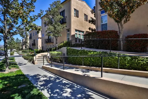 Corona, CA 92883,4445 Owens ST #105
