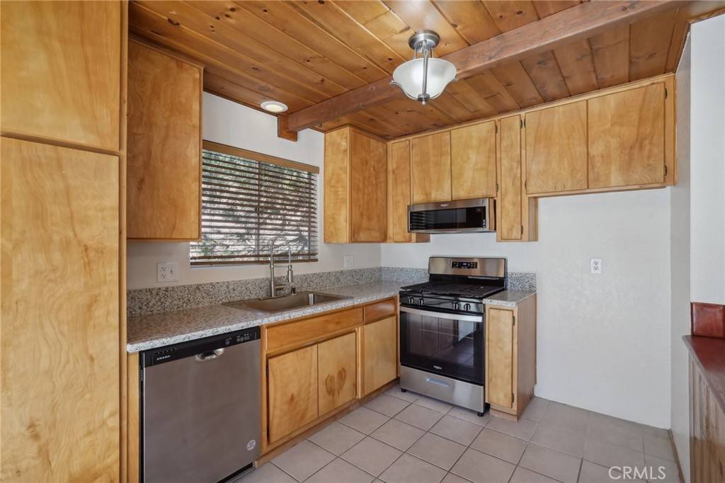 Twin Peaks, CA 92391,491 Violet DR