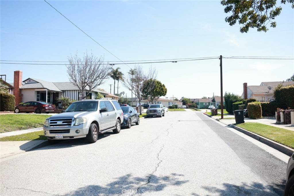 Hawthorne, CA 90250,2423 W 118th ST