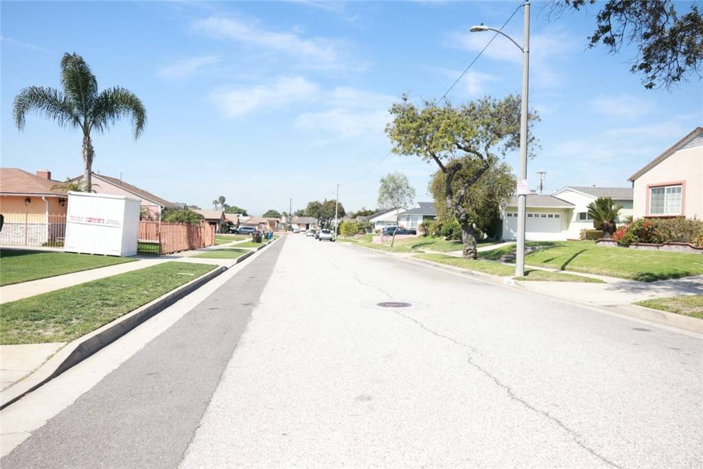 Hawthorne, CA 90250,2423 W 118th ST