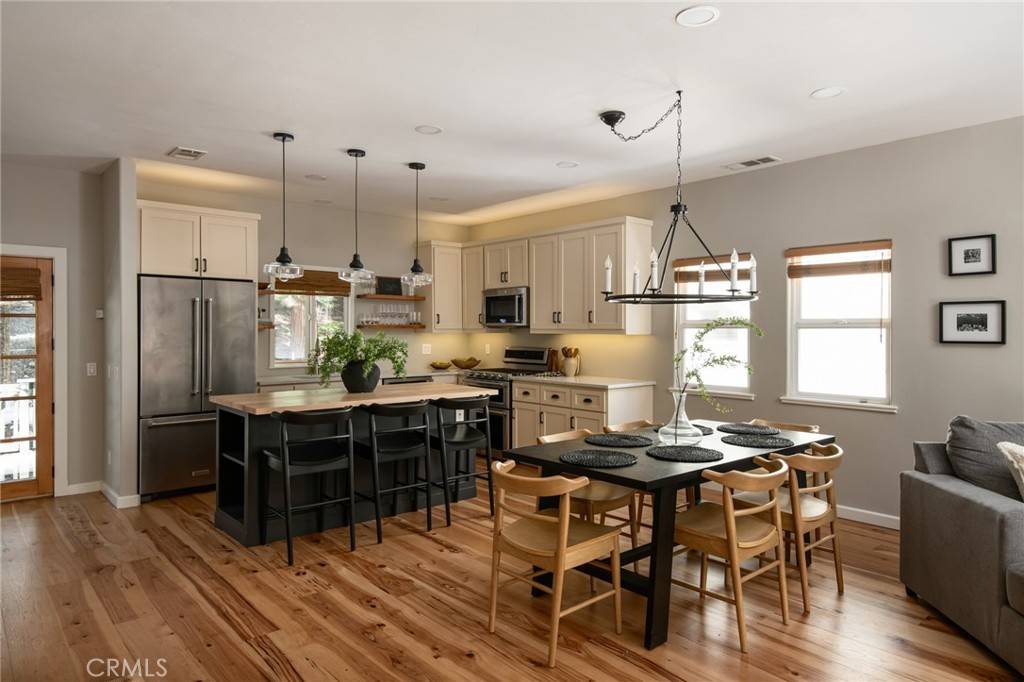 Lake Arrowhead, CA 92352,284 Cameo DR