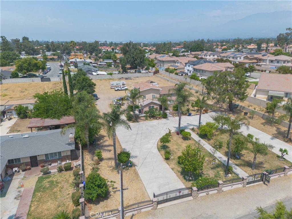 Fontana, CA 92335,9408 Poplar AVE