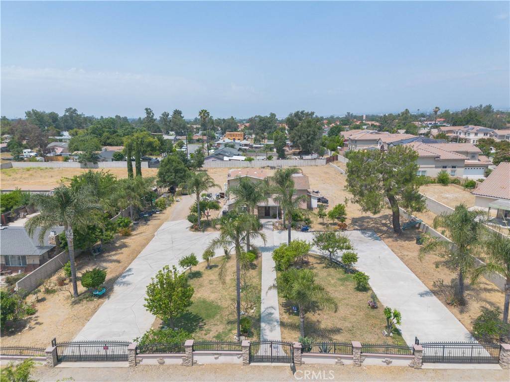 Fontana, CA 92335,9408 Poplar AVE