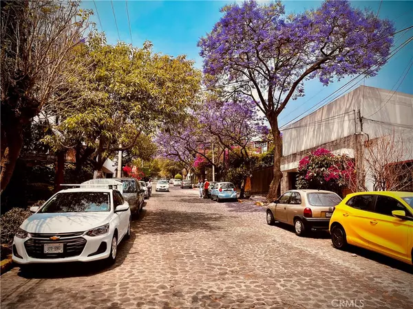 Outside Area (outside Ca), 01710,98 Medanos, Mexico City