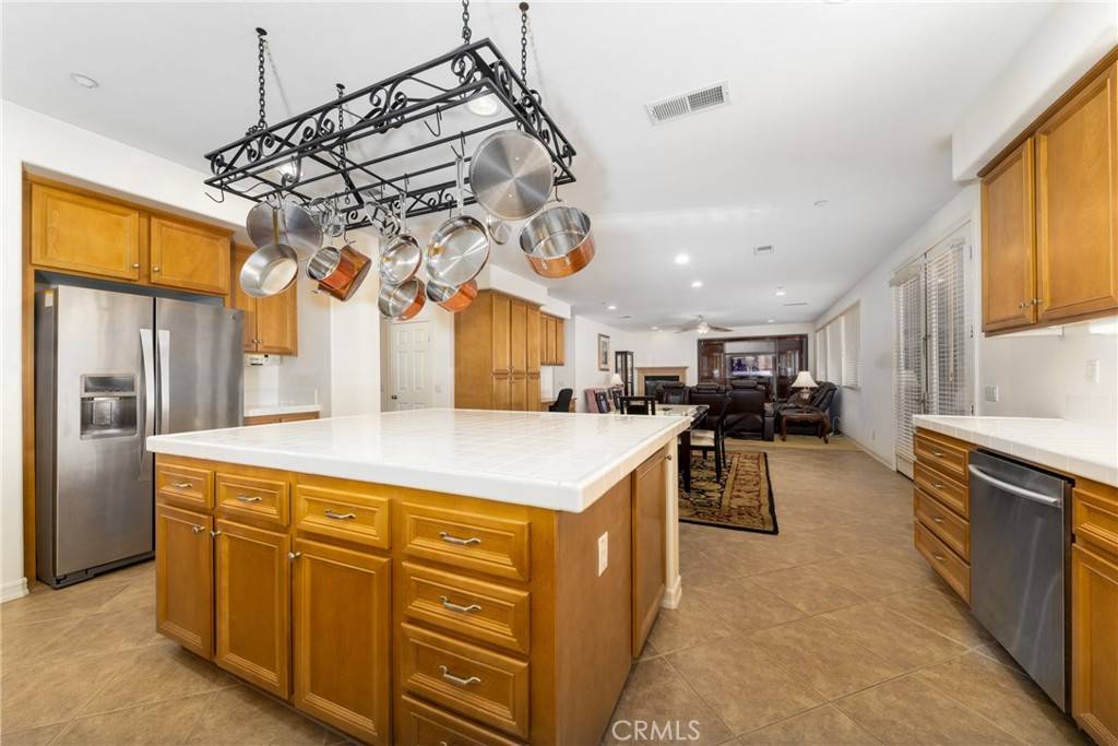 Fontana, CA 92336,15686 Iron Spring LN