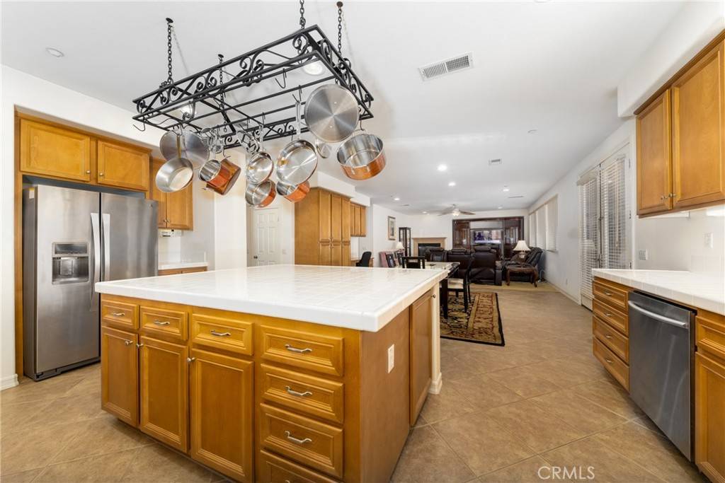 Fontana, CA 92336,15686 Iron Spring LN