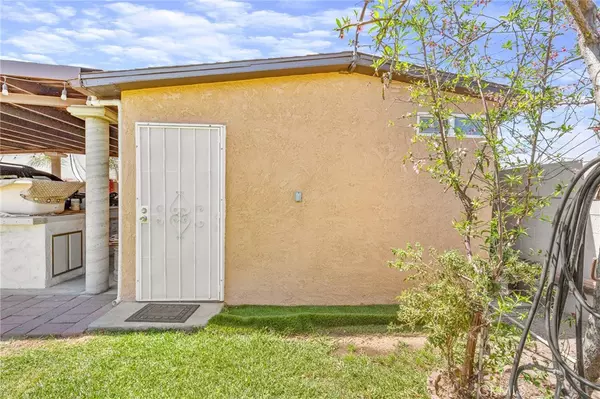 9414 Linden AVE, Bloomington, CA 92316
