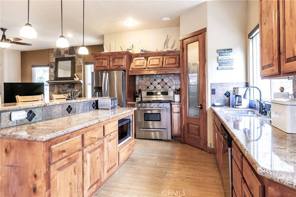 Lake Arrowhead, CA 92352,337 Terrace RD
