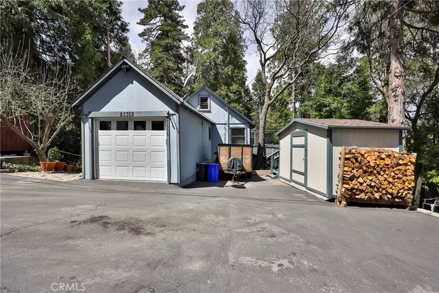 23352 Outlook LN, Crestline, CA 92325