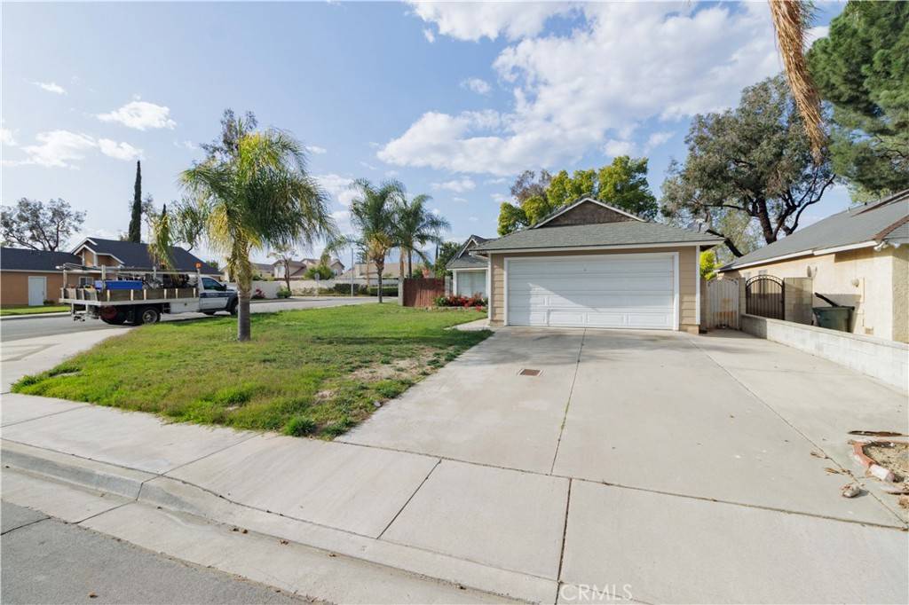 Fontana, CA 92337,14256 Parkview DR
