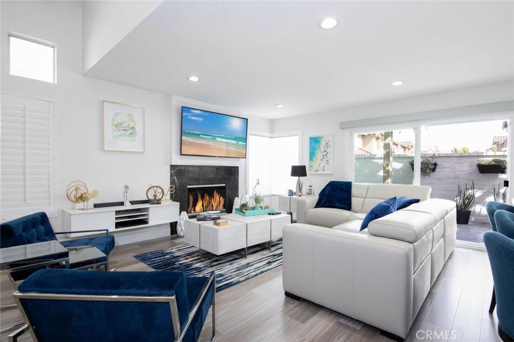 Tustin, CA 92782,2457 Calle Montella