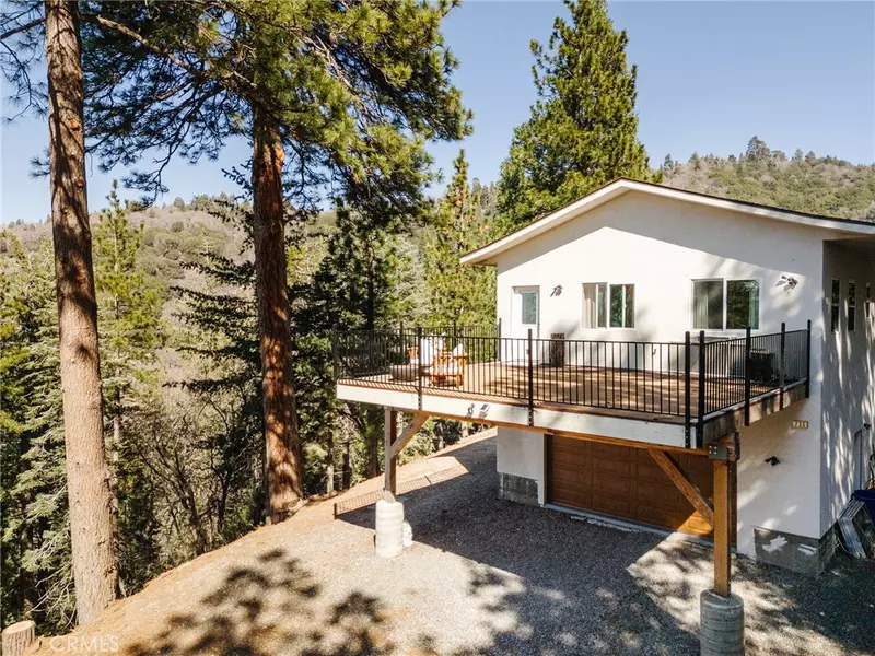 721 Chillon DR, Crestline, CA 92325