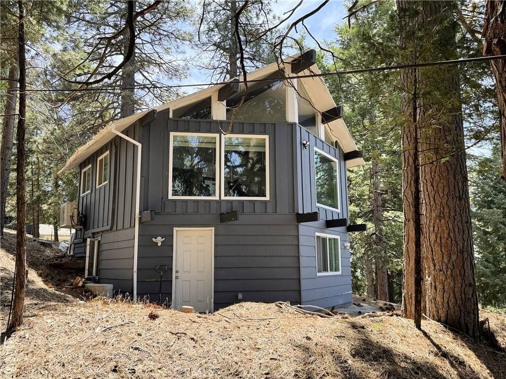 Running Springs, CA 92382,30904 Live Oak DR