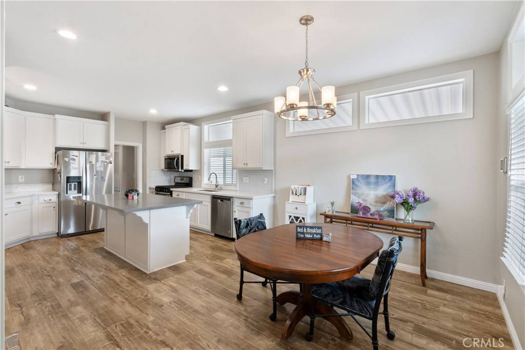 Corona, CA 92882,1194 Cambridge