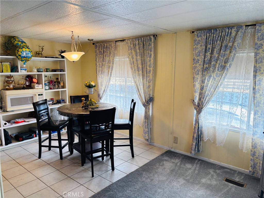 Victorville, CA 92395,13393 Mariposa RD #115