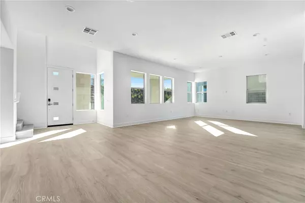 Valencia, CA 91381,27422 Creekwood LN