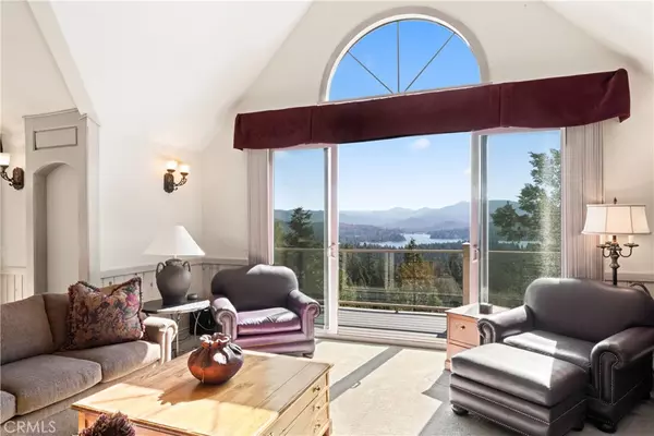 Lake Arrowhead, CA 92352,432 Grizzly RD
