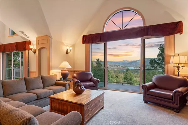 Lake Arrowhead, CA 92352,432 Grizzly RD