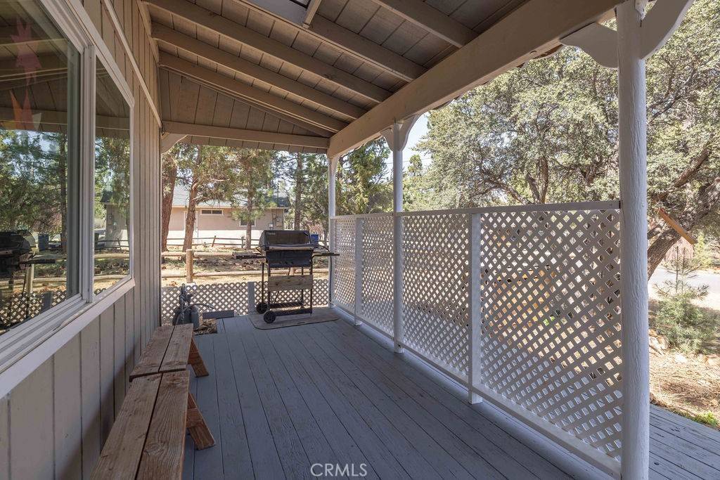 Sugarloaf, CA 92386,550 Pine LN