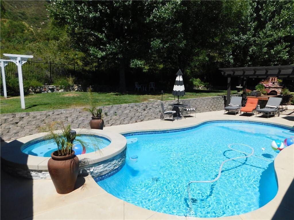 23678 Hillview RD, San Bernardino, CA 92404