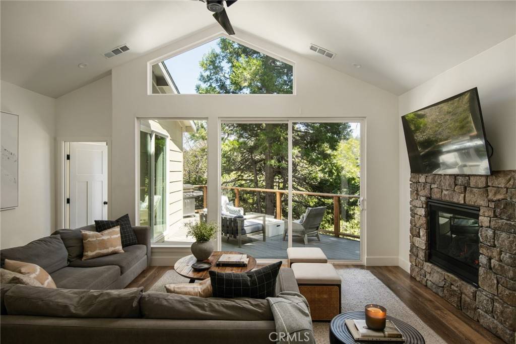 Lake Arrowhead, CA 92352,388 Primrose CIR
