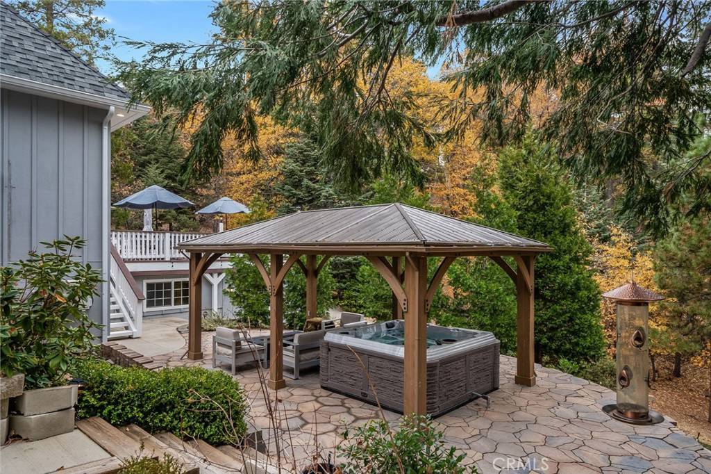 Lake Arrowhead, CA 92352,26122 Augusta DR