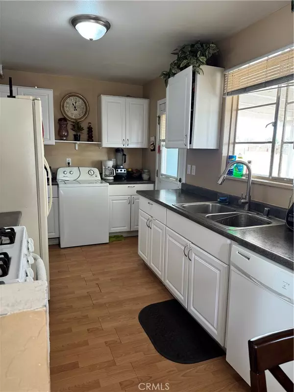 Victorville, CA 92395,15059 Del Rey DR