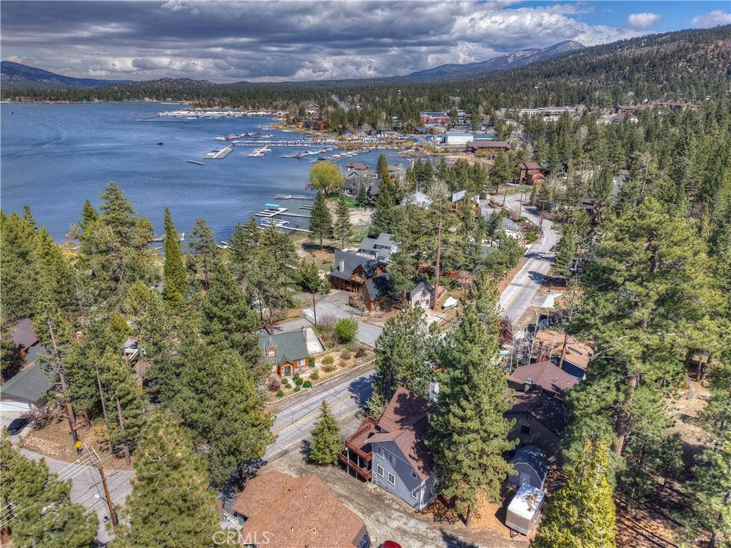 Big Bear Lake, CA 92315,40283 Lakeview DR