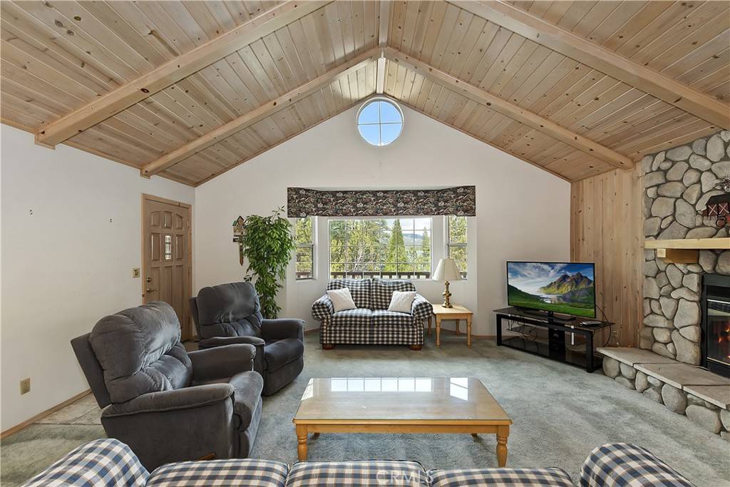 Big Bear Lake, CA 92315,40283 Lakeview DR