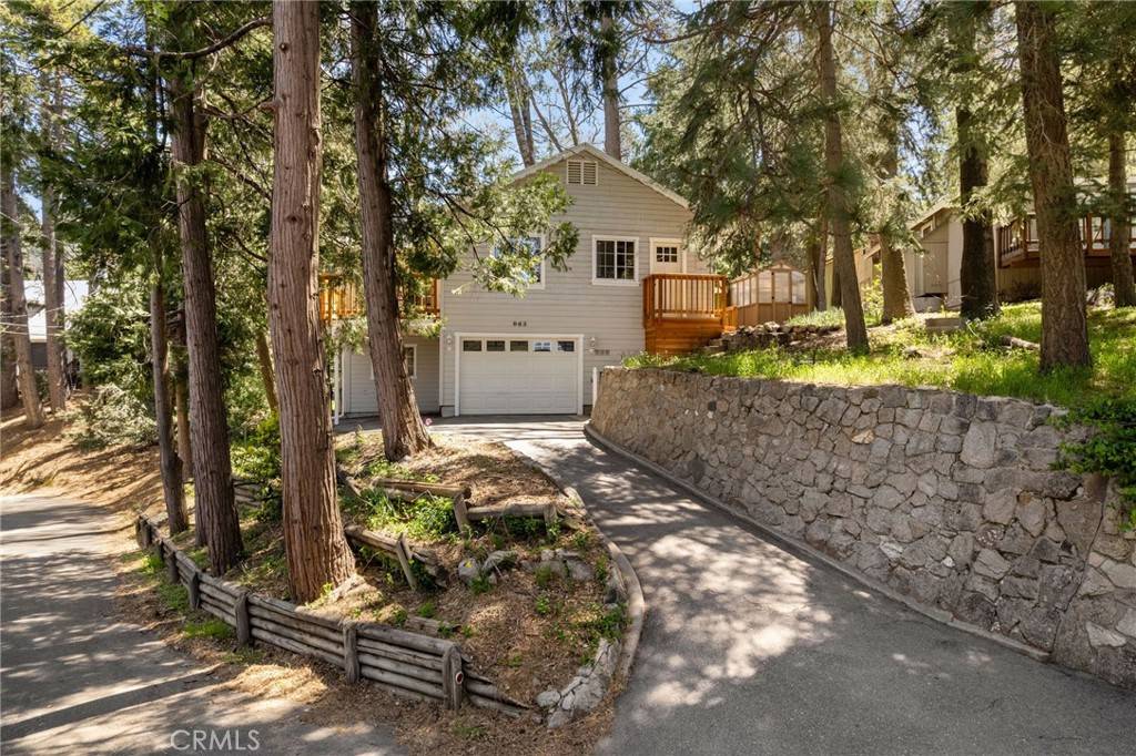 Crestline, CA 92325,963 Chateau DR