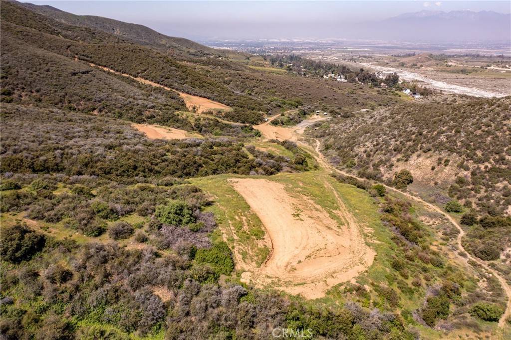 3 Plummers LN, Mentone, CA 92359