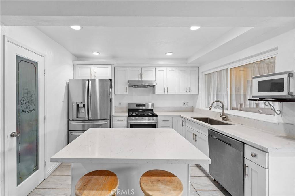 Corona, CA 92882,1558 Camelot DR