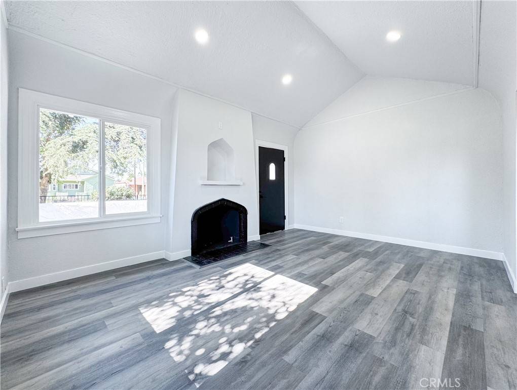 Los Angeles, CA 90044,556 W 108th ST