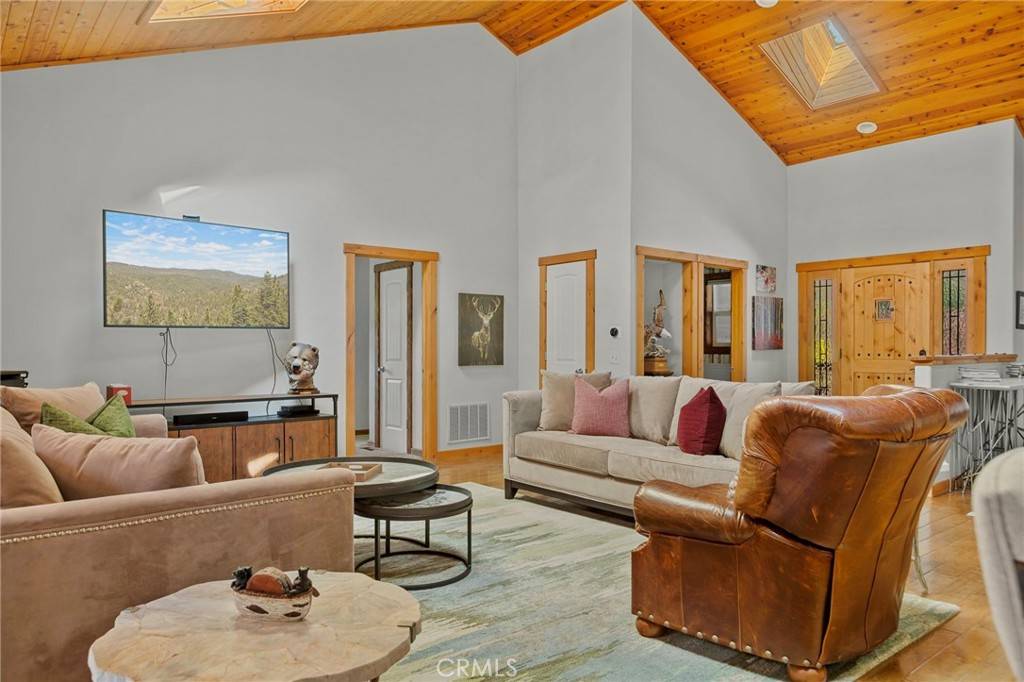 Blue Jay, CA 92317,523 Dogwood Canyon RD