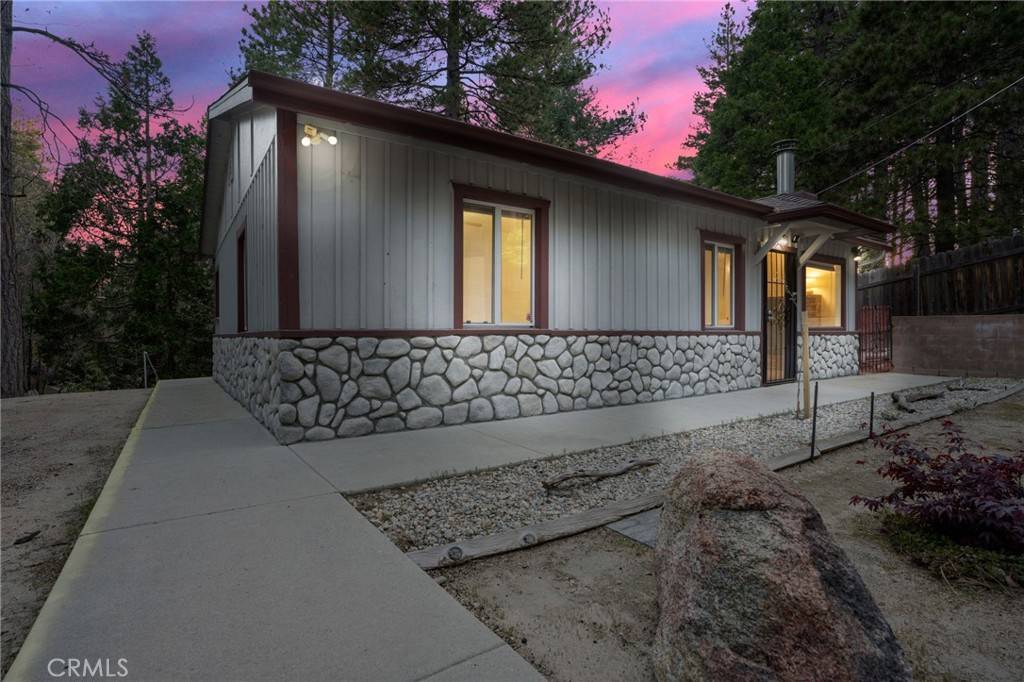 Running Springs, CA 92382,32159 Cove CIR
