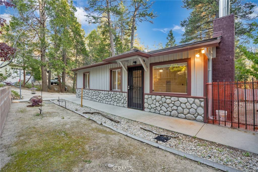 32159 Cove CIR, Running Springs, CA 92382