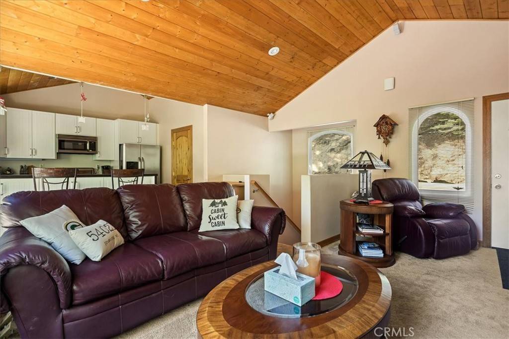 Crestline, CA 92325,1053 Lausanne DR