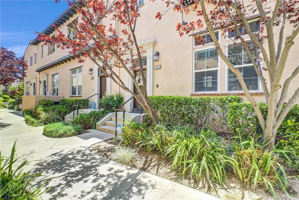 Corona, CA 92883,4440 Owens ST #104