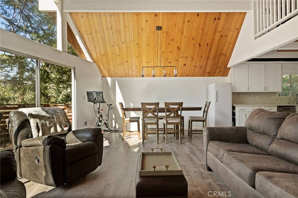 Lake Arrowhead, CA 92352,316 Pioneer RD