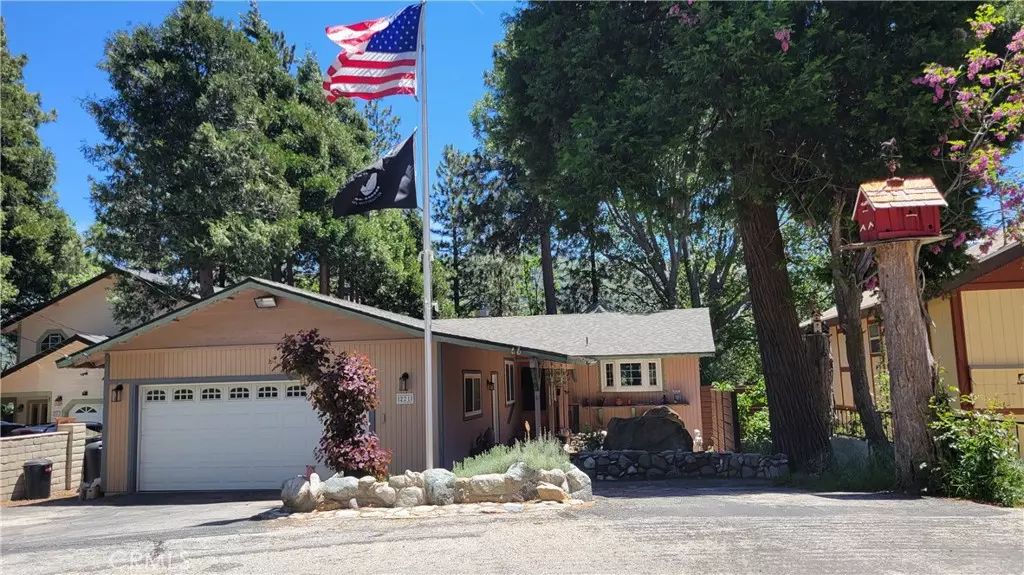 Crestline, CA 92325,221 Darfo DR