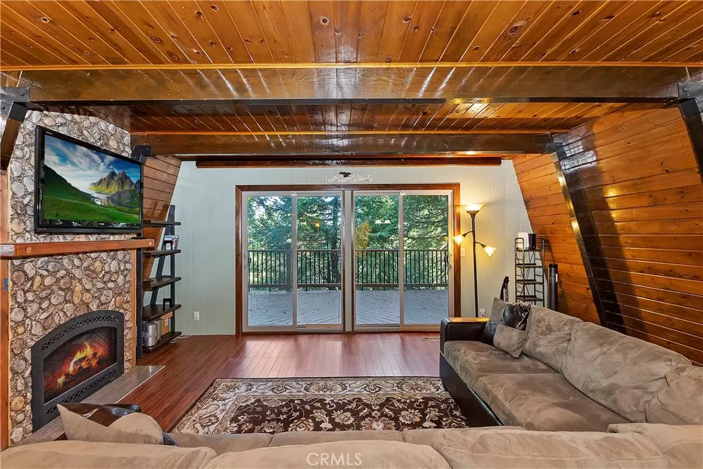 Crestline, CA 92325,24091 Lakeview DR