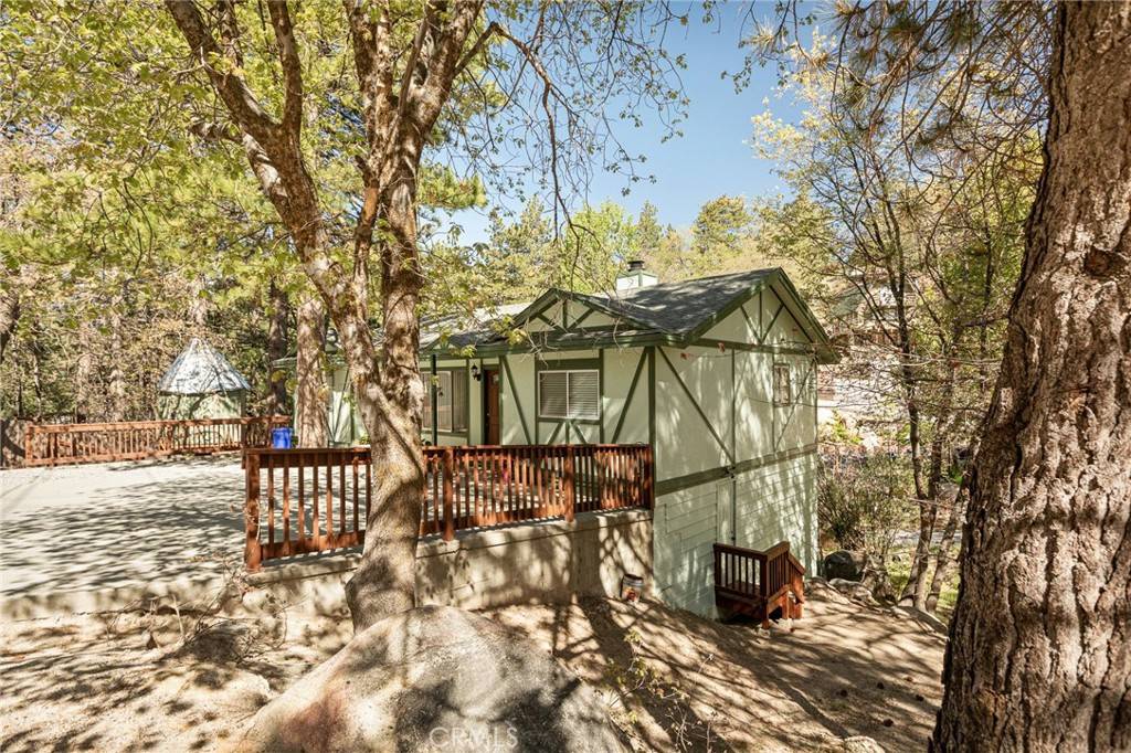 Running Springs, CA 92382,32296 Fern DR