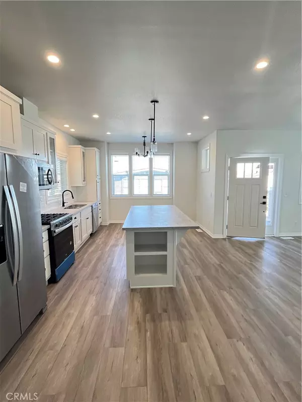 Corona, CA 92881,1550 Rimpau AVE #42